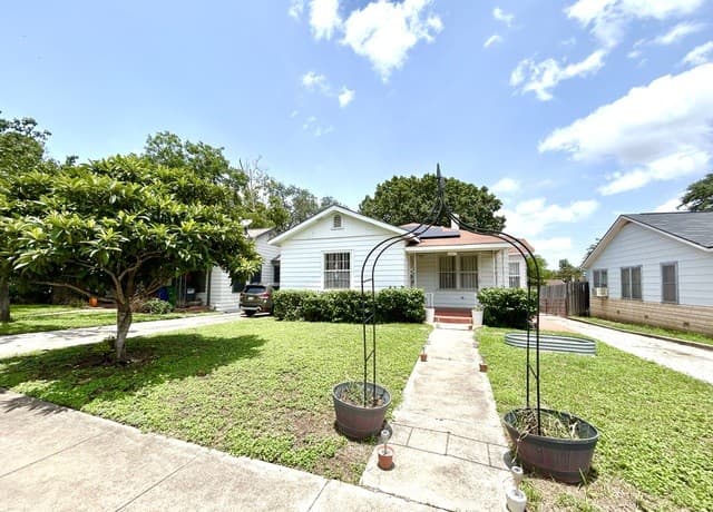 1627  Schley Ave, San Antonio, TX 78210 — photo 2