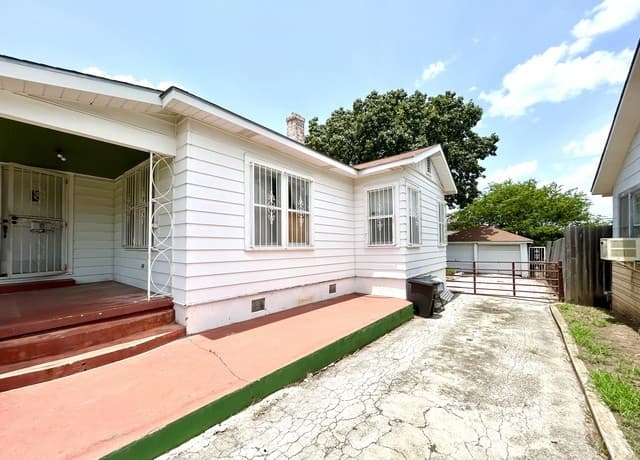 1627  Schley Ave, San Antonio, TX 78210 — photo 3