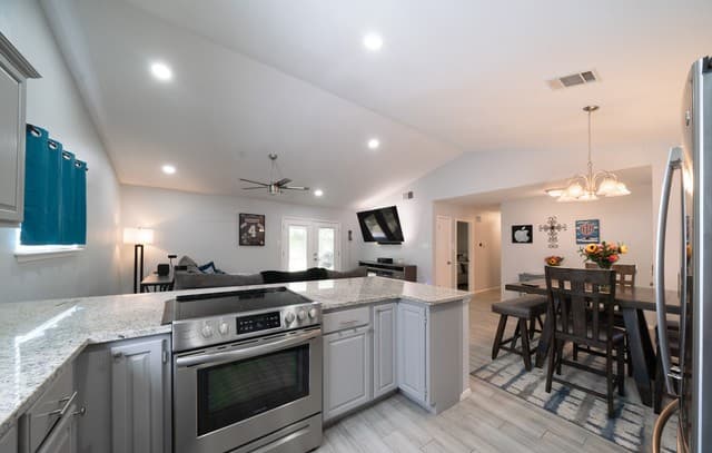 4726  Crested Grv, San Antonio, TX 78217 — photo 6