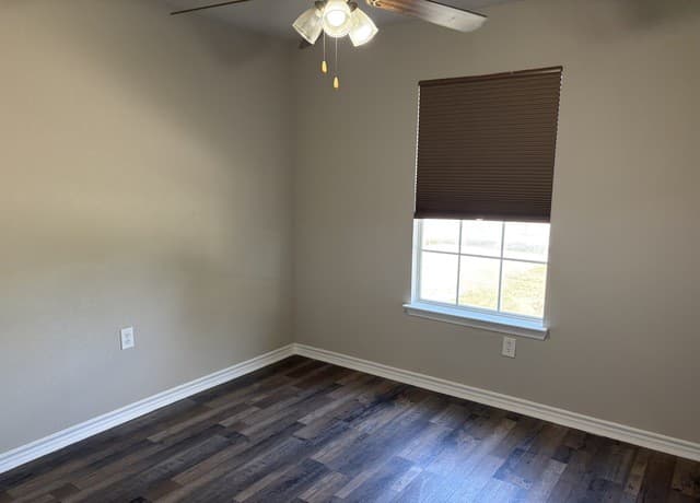 1304  Avenue D, Hondo, TX 78861 — photo 10