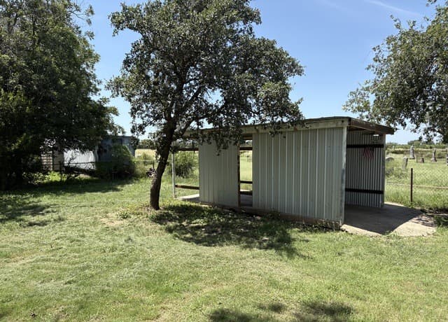 1304  Avenue D, Hondo, TX 78861 — photo 12