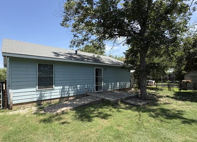 1304  Avenue D, Hondo, TX 78861 — photo 14