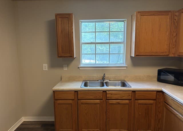 1304  Avenue D, Hondo, TX 78861 — photo 5