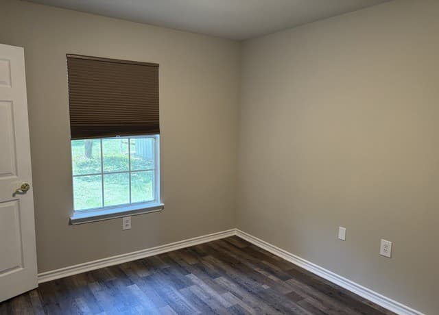 1304  Avenue D, Hondo, TX 78861 — photo 9