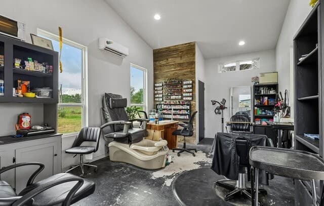 1213  County Road 1670, Moore, TX 78057 — photo 15