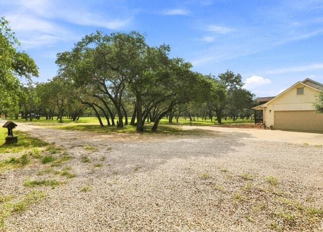 316  Governors Dr, Floresville, TX 78114 — photo 8
