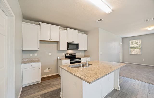 6831  Freedom Hls, San Antonio, TX 78242 — photo 22