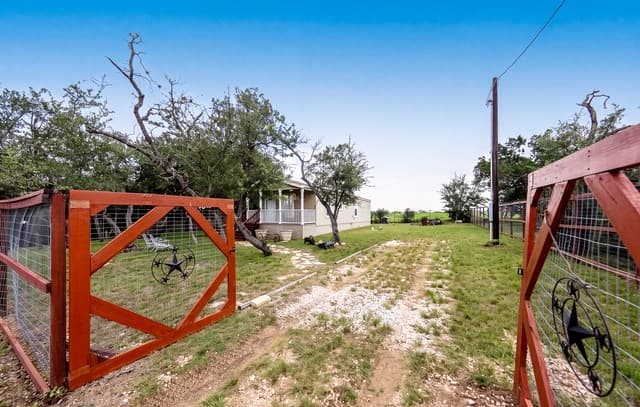 1448  Private Road 1518, Bandera, TX 78003 — photo 24