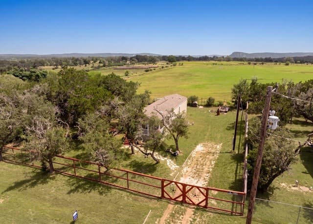 1448  Private Road 1518, Bandera, TX 78003 — photo 4
