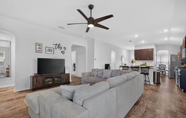 6535  Encore Oaks, San Antonio, TX 78252 — photo 8
