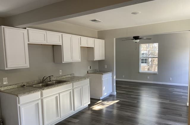 2035  Lyons St, San Antonio, TX 78207 — photo 10