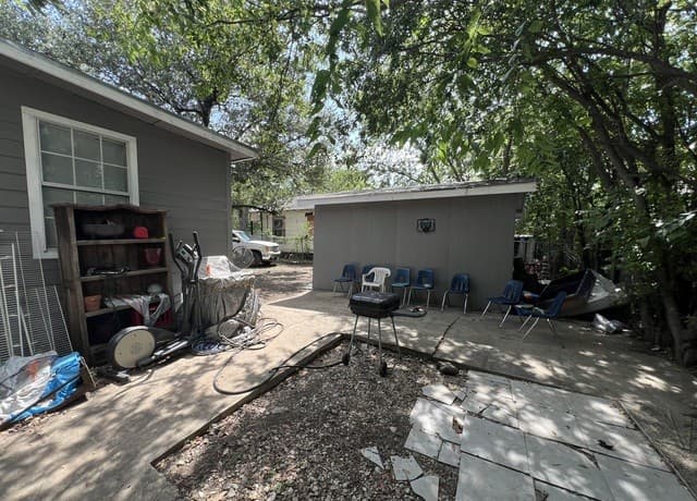2035  Lyons St, San Antonio, TX 78207 — photo 16