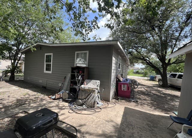2035  Lyons St, San Antonio, TX 78207 — photo 18