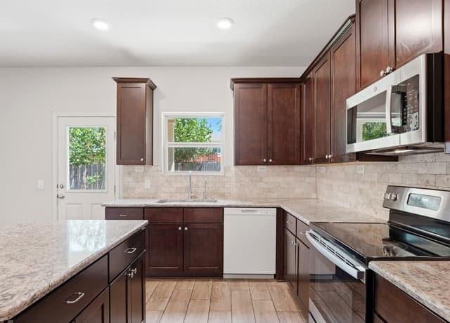 7823  Sunrise Cay, San Antonio, TX 78251 — photo 6