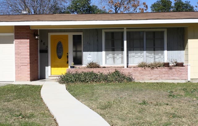 463  Sandalwood Ln, San Antonio, TX 78216 — photo 2