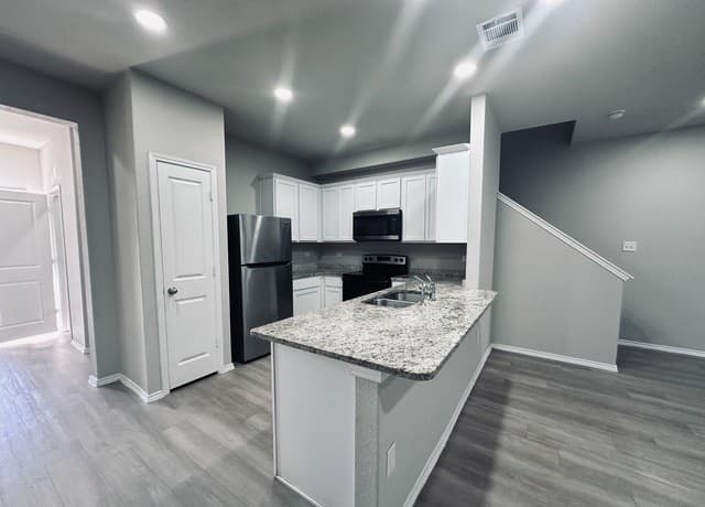 7356  Misty Ridge Dr Unit 8, Converse, TX 78109 — photo 4