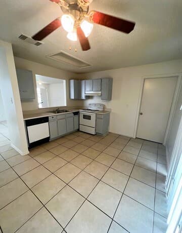 9638  Green Plains Dr, San Antonio, TX 78245 — photo 4