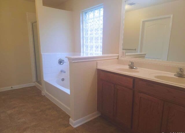 12610  Course View Dr, San Antonio, TX 78221 — photo 11