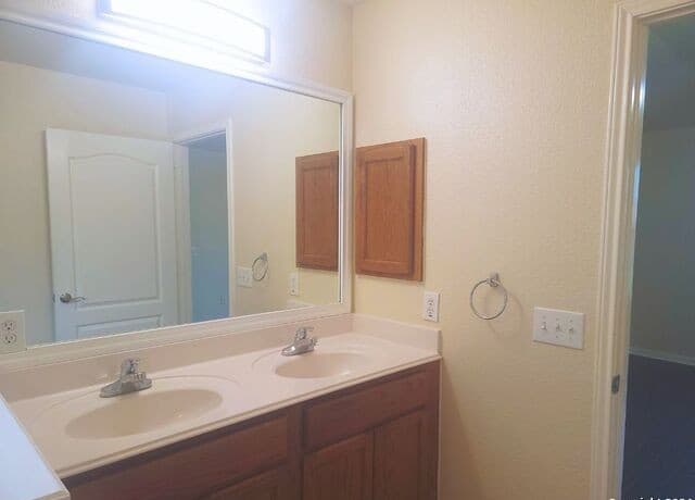 12610  Course View Dr, San Antonio, TX 78221 — photo 12
