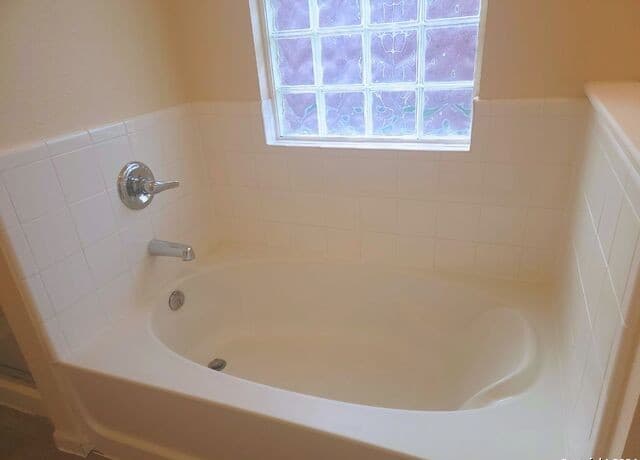 12610  Course View Dr, San Antonio, TX 78221 — photo 14