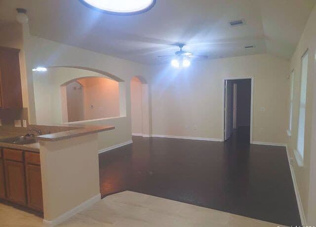 12610  Course View Dr, San Antonio, TX 78221 — photo 9