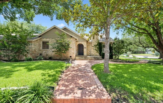102  Nacogdoches Rd