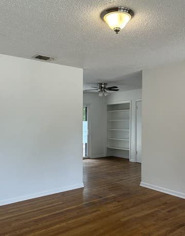 355  Cresham, San Antonio, TX 78218 — photo 2