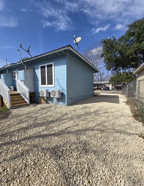 1124  Fenfield, San Antonio, TX 78211 — photo 3