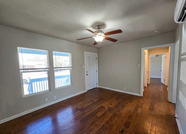 1124  Fenfield, San Antonio, TX 78211 — photo 4