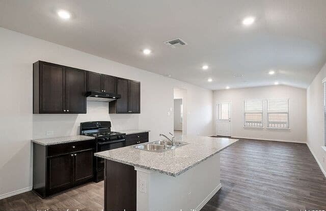 149  Middle Green, Floresville, TX 78114 — photo 3