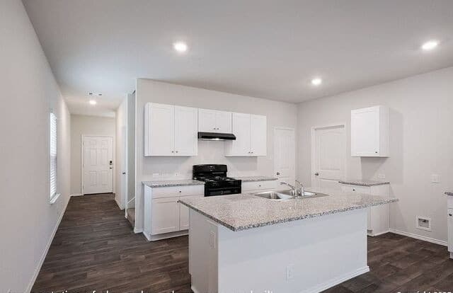 149  Middle Green, Floresville, TX 78114 — photo 4