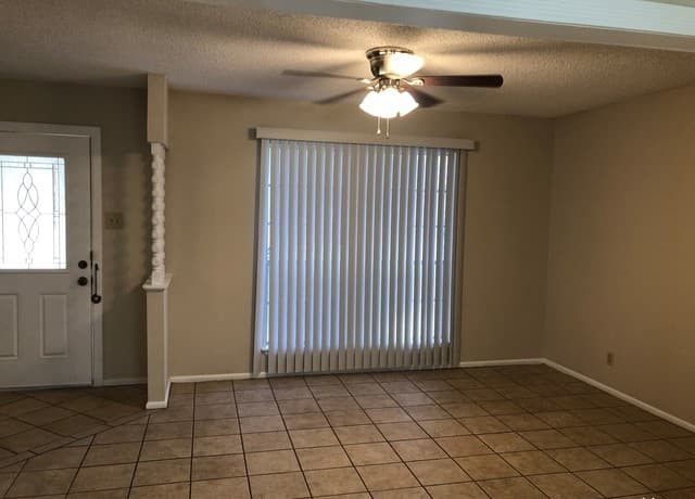 205  Beverly Dr, Schertz, TX 78154 — photo 2