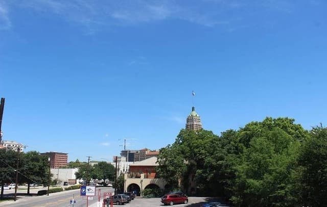 628 S Saint Mary's St Unit 200, San Antonio, TX 78205 — photo 2