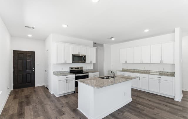 8361  Hamrick Circle, San Antonio, TX 78252 — photo 3