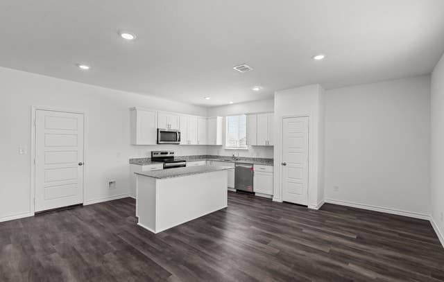 8365  Hamrick Circle, San Antonio, TX 78252 — photo 18