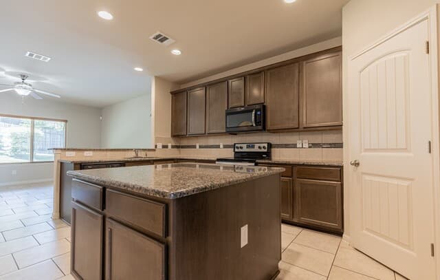 6630  Prescott Dm, San Antonio, TX 78233 — photo 7
