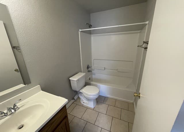 24  Bratton Dr, San Antonio, TX 78245 — photo 8