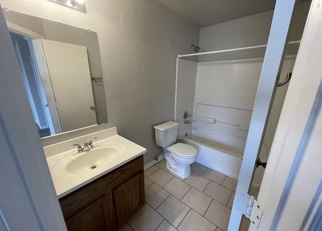 24  Bratton Dr, San Antonio, TX 78245 — photo 9