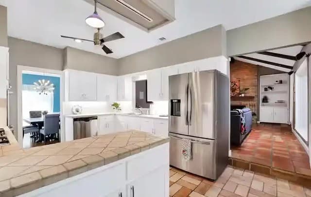 4023  Midvale, San Antonio, TX 78229 — photo 2