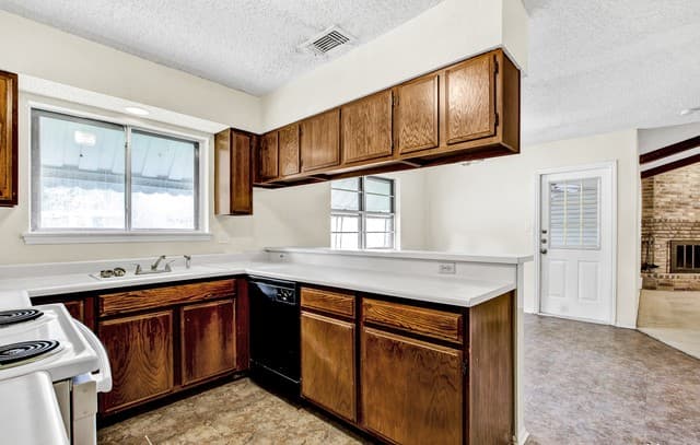 302  Gateway St, Converse, TX 78109 — photo 12