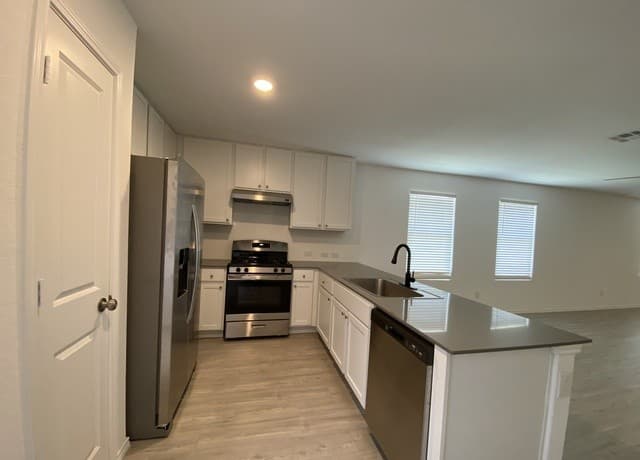 137  Cowboy Rdg, Pleasanton, TX 78064 — photo 4