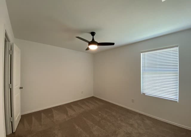 137  Cowboy Rdg, Pleasanton, TX 78064 — photo 8