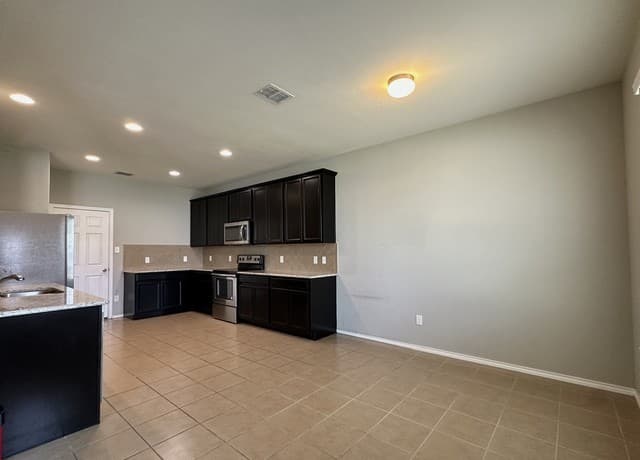 11746  Silver Fld, San Antonio, TX 78254 — photo 5