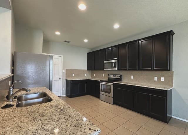 11746  Silver Fld, San Antonio, TX 78254 — photo 7
