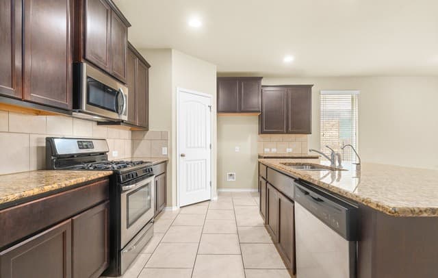 8514  Hamer Rnch, San Antonio, TX 78254 — photo 7