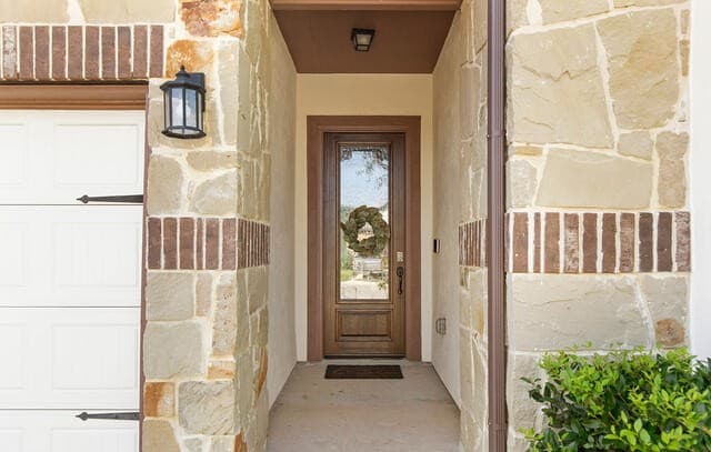 9015  Mendrin Rdg, Fair Oaks Ranch, TX 78015 — photo 3