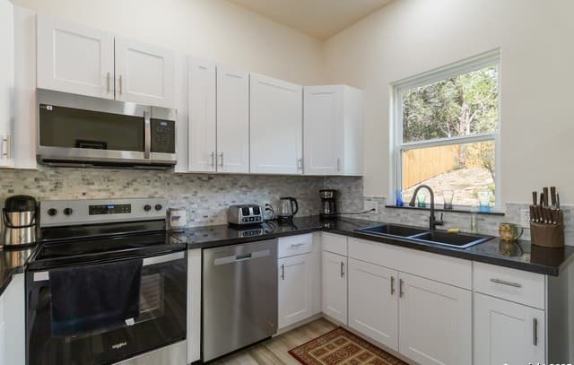 567  Hummingbird, Canyon Lake, TX 78133 — photo 11