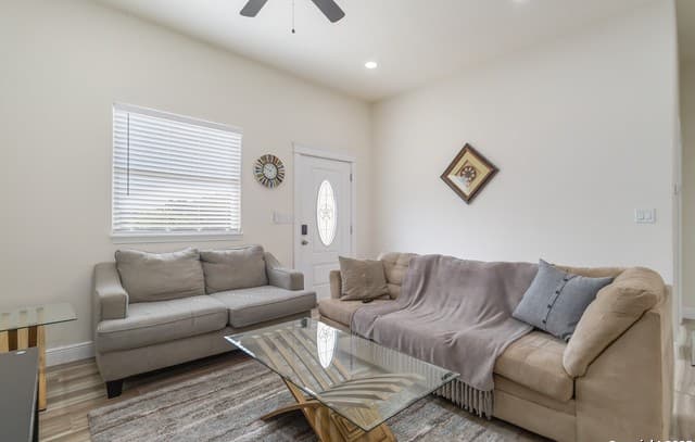 567  Hummingbird, Canyon Lake, TX 78133 — photo 4