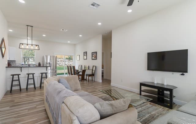 567  Hummingbird, Canyon Lake, TX 78133 — photo 6