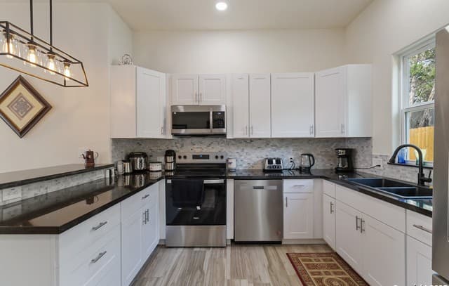 567  Hummingbird, Canyon Lake, TX 78133 — photo 9